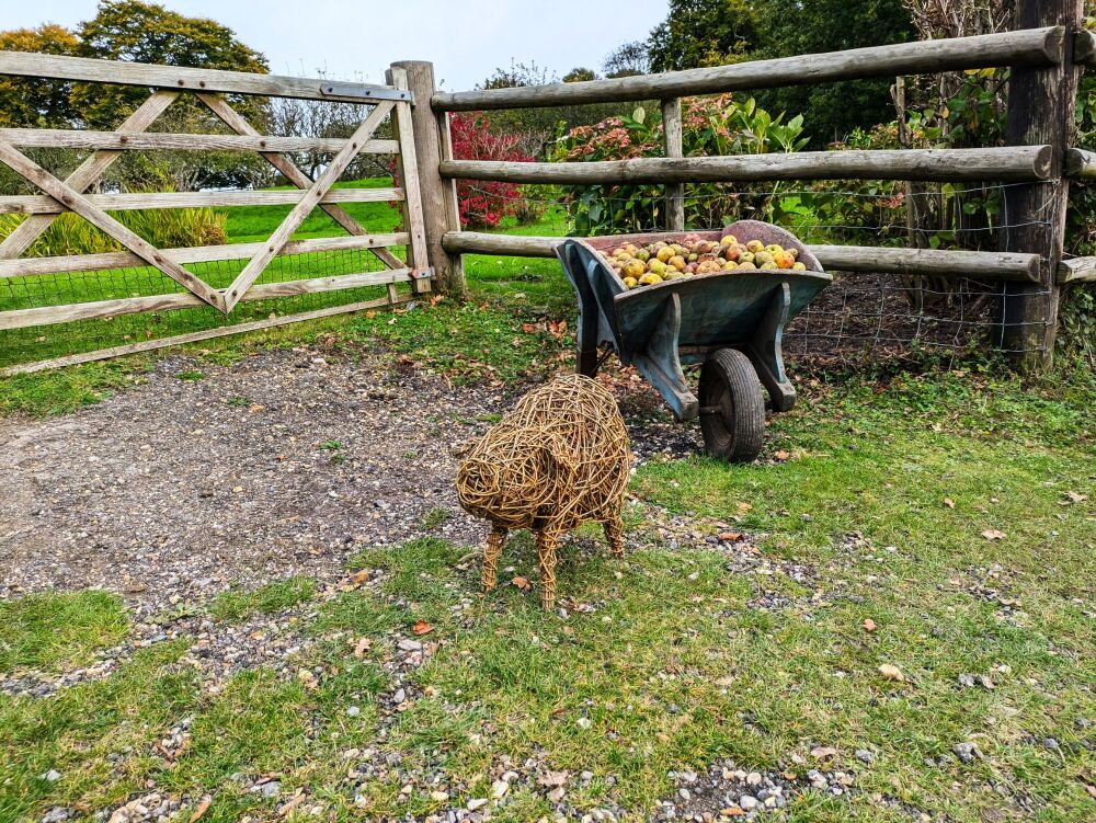 Small willow pig sculpture