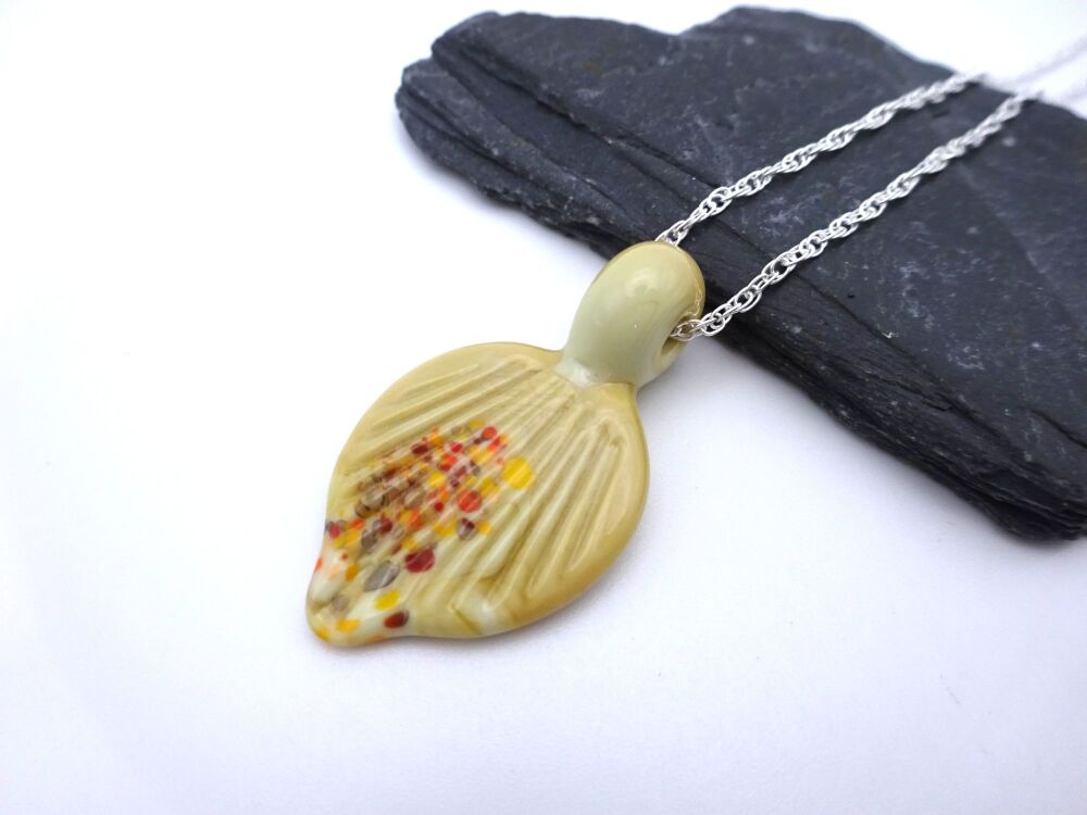 cream frit leaf pendnt