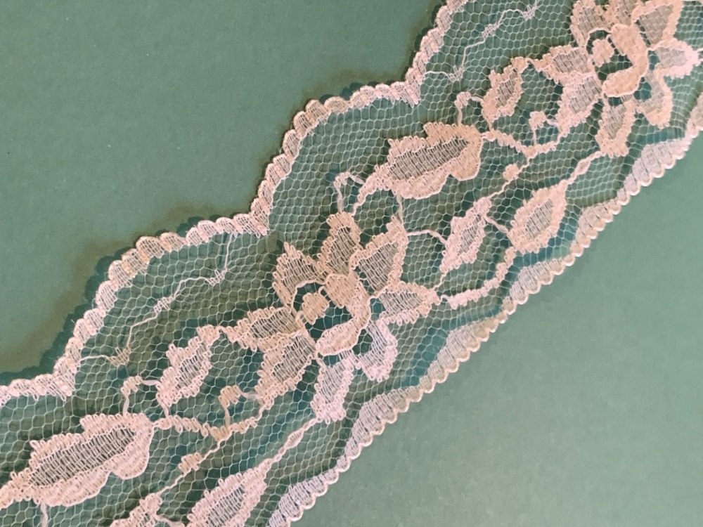 White Scallop Lace 50p per metre
