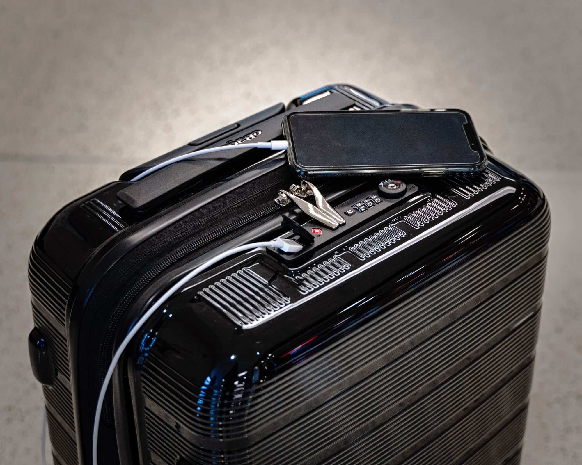 lone suitcase from course helping you identify suspect bags, bomb threats, suspicious items.