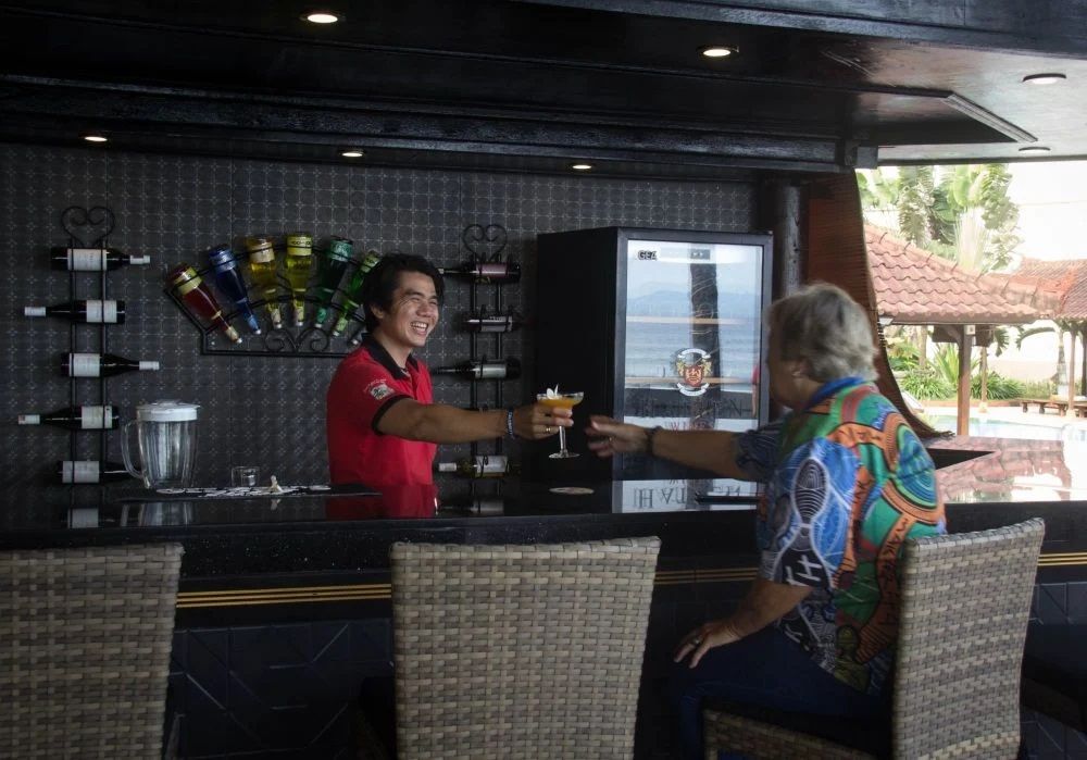 Bali Palms Resort Bars 2.jpg