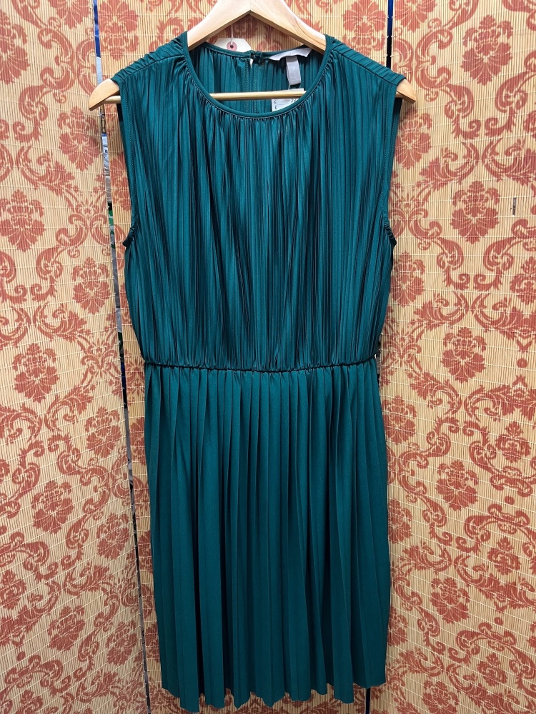 H & M Size Medium Dress (Ref. 381/34)