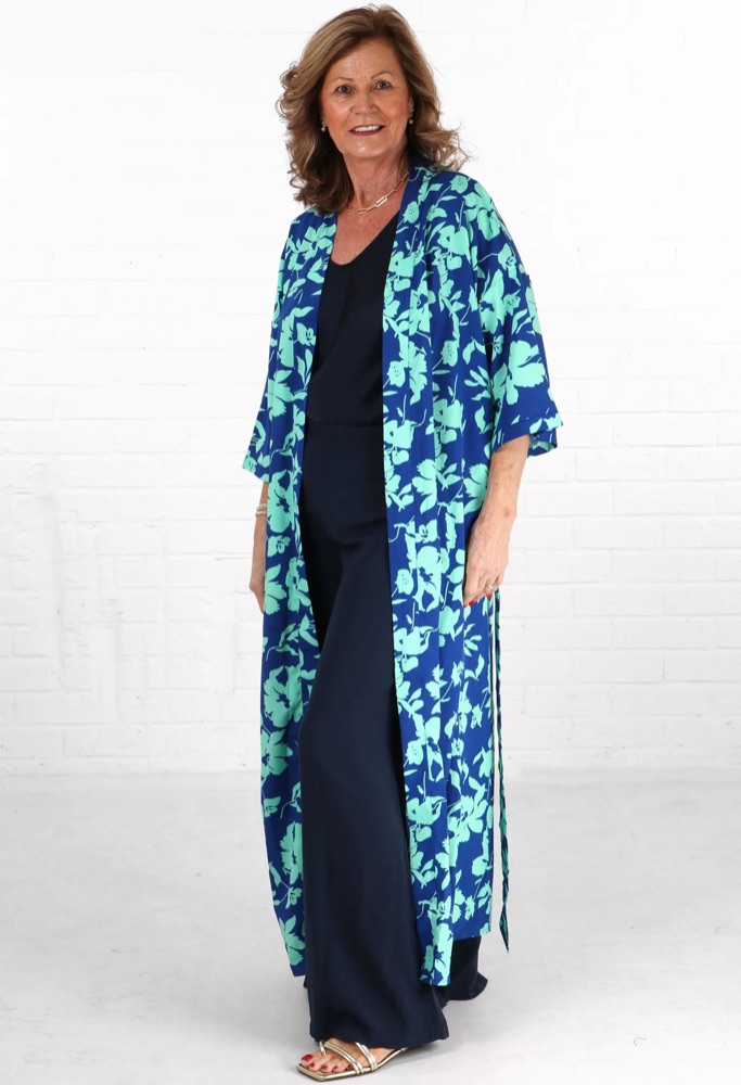 KIMONOS & GOWNS