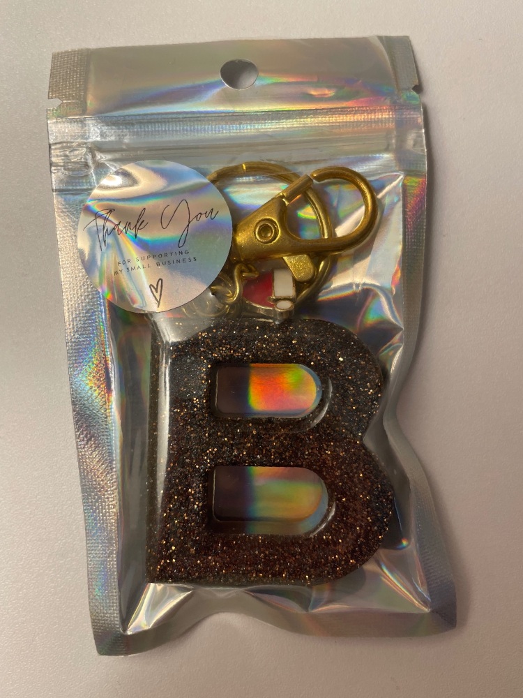 Letter ‘B’ with Santa hat charm (removable)