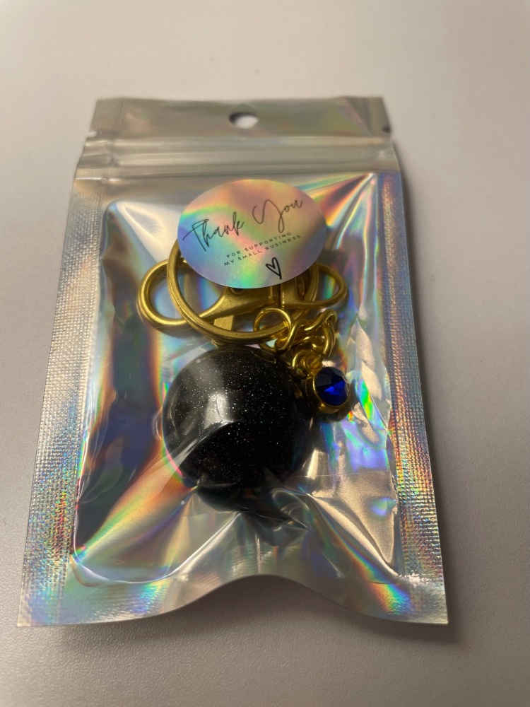Circle dome with charm (removable)