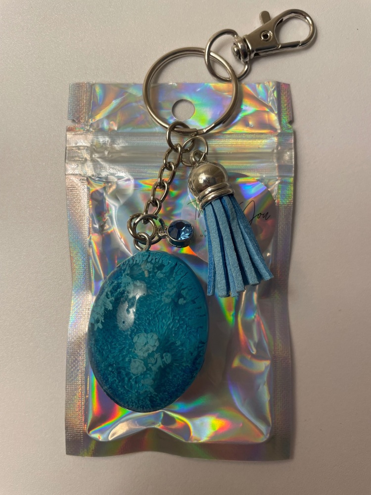 Oval dome with tassel and charm (removable)