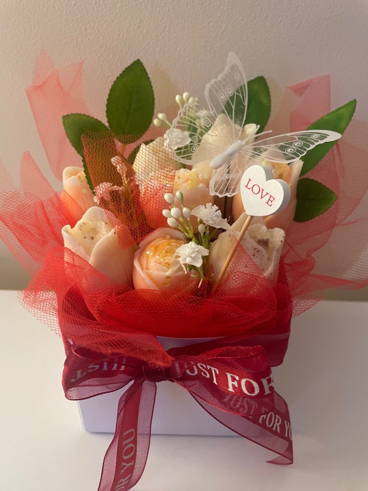 8 x Peony & Rose Bouquet