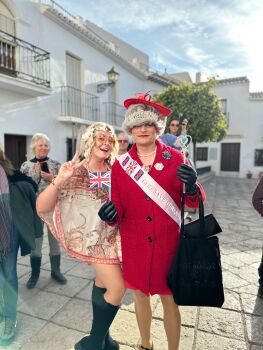 davison-and-brogan-gin-celebrating-carnaval-frigiliana