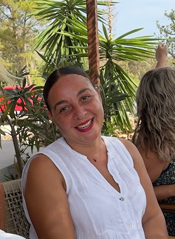 Chris and Rachel enjoying a Davison & Brogan gin and tonic on a Frigiliana terrace, showcasing the local lifestyle and the spirit of their home village.
