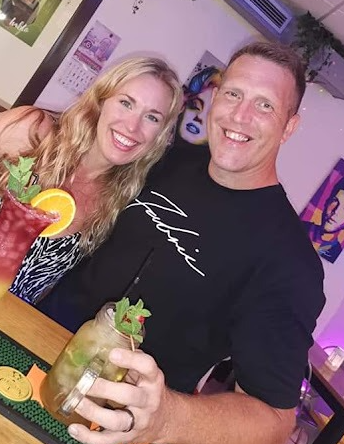 A couple on vacation in the pretty village of Frigiliana, enjoying a Davison & Brogan Ginito cocktail in a local bar.