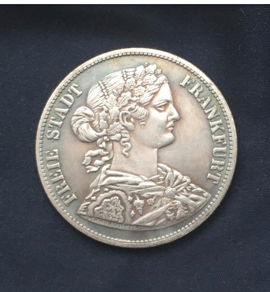 Queen Zwei  Vereins *1866* Thaler