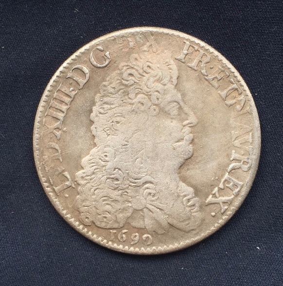 Louis X1111 *1690* Ecu Aux 8L Paris