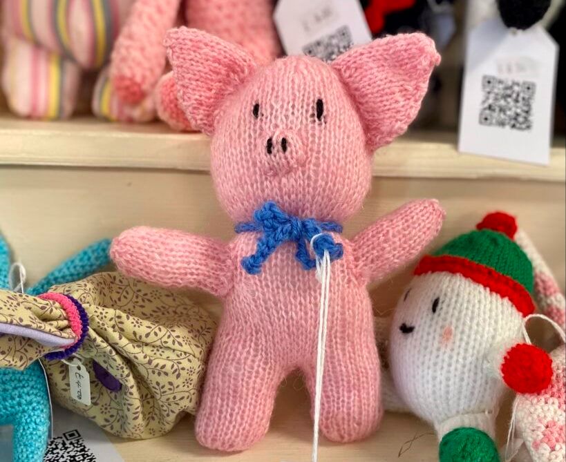 knitted pig