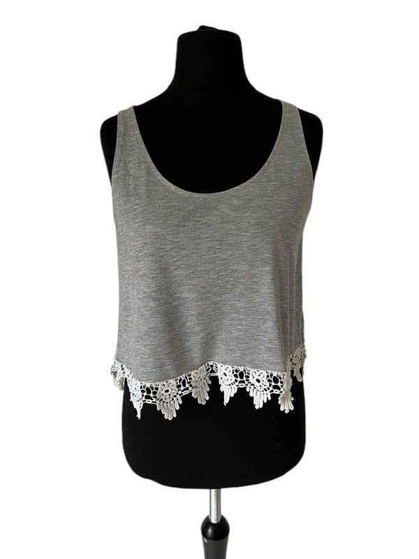 H&M size M grey cropped sleeveless top with lace