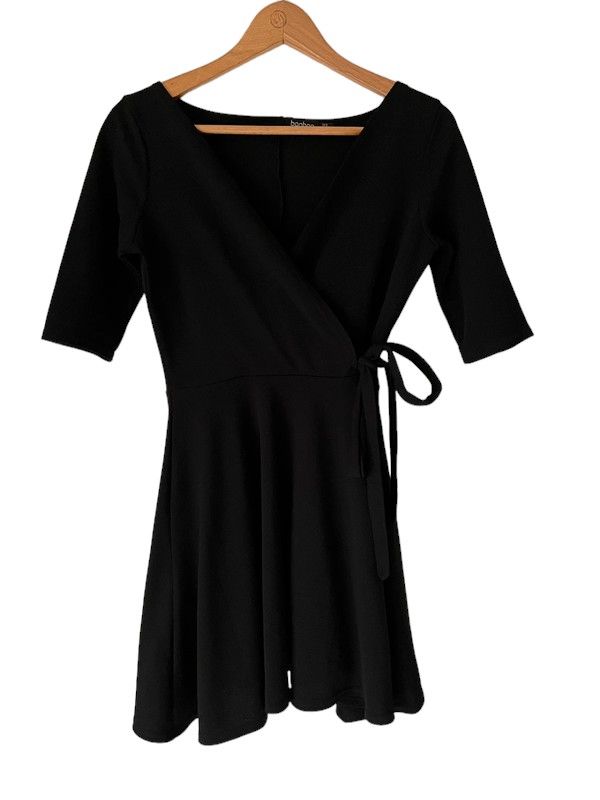Boohoo size 8 black dress, 3/4 sleeves v neck