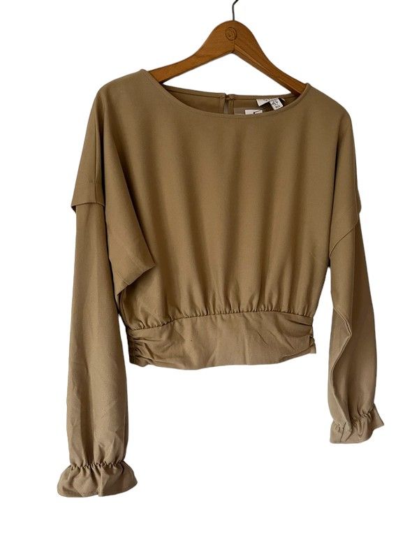Brand New Topshop beige size 10 long sleeve top
