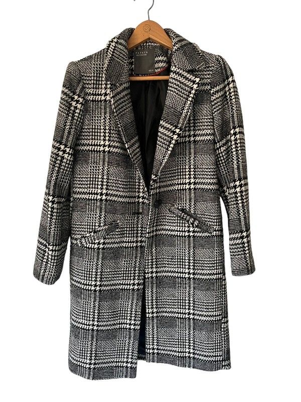 Papaya black & white size 8 knee length coat