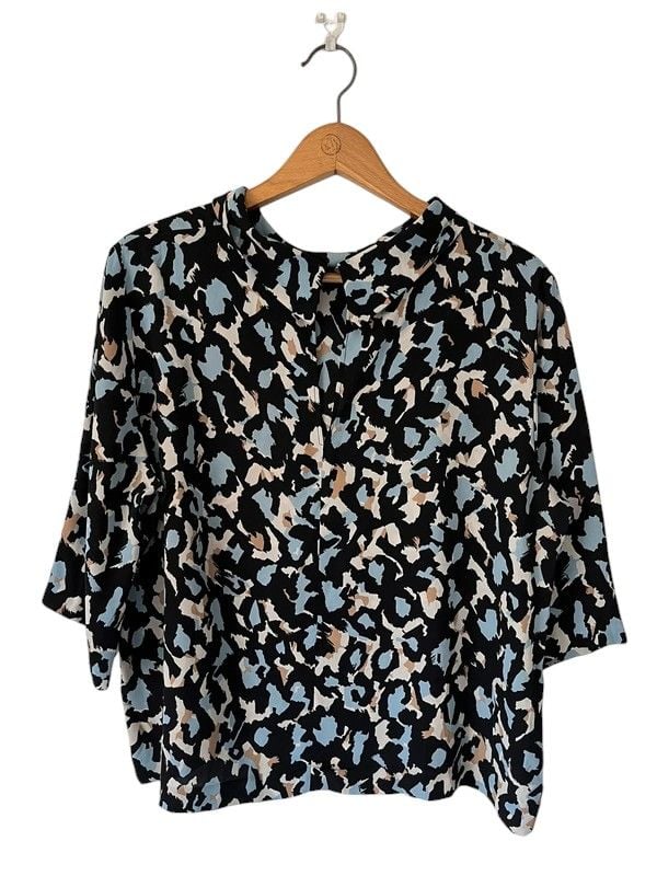 Size 8-10 blue & beige 3/4 sleeve blouse