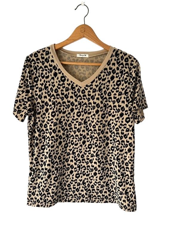 Blooming Jelly Size L short sleeve animal print v neck top