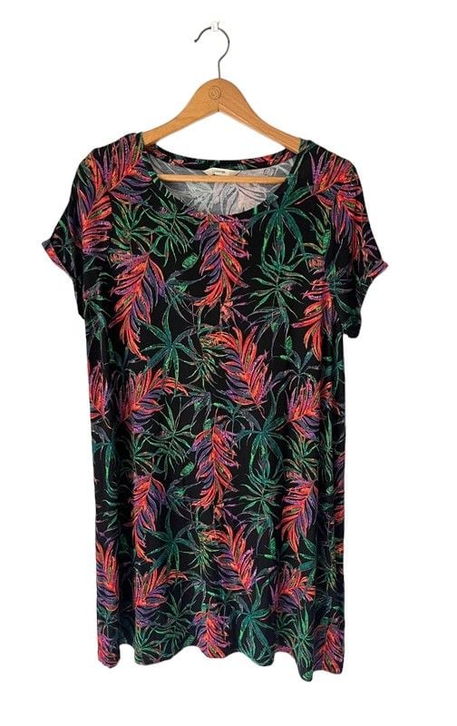 Size 16 leaf print short sleeve shift dress