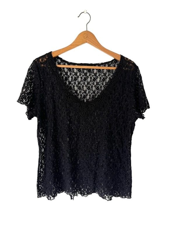 Size L black lace short sleeve top