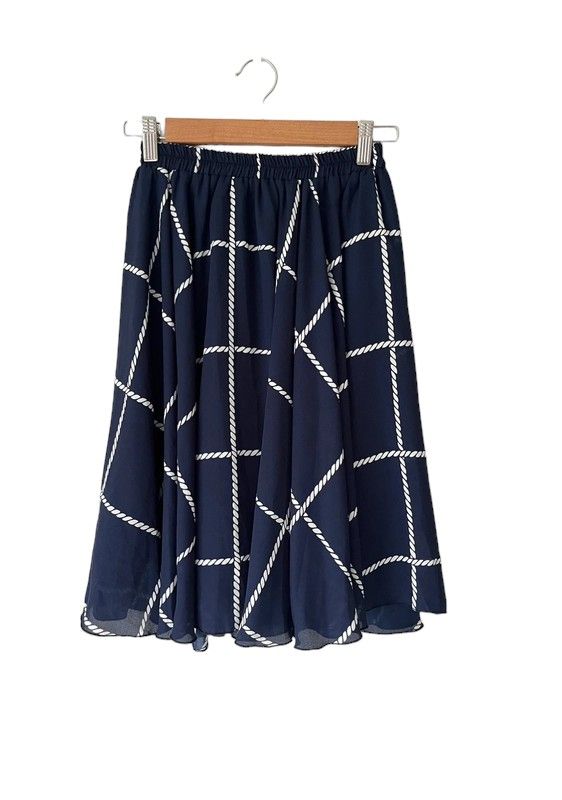 Chicwish size 6-8 navy blue rope print knee length skirt