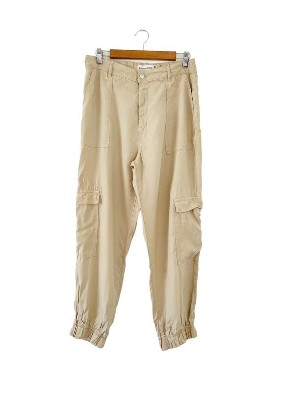 Stradivaruis size XL ( waist: 34”) beige cargo trousers