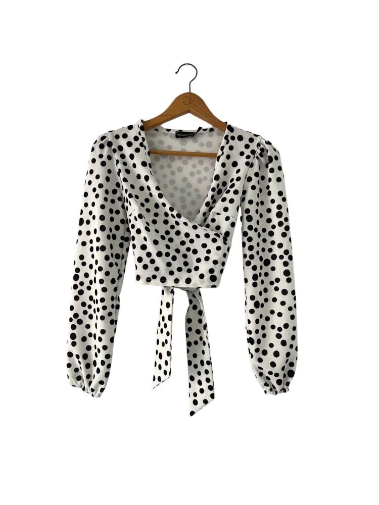 Prettylittlething size 6 black & white polka dot top