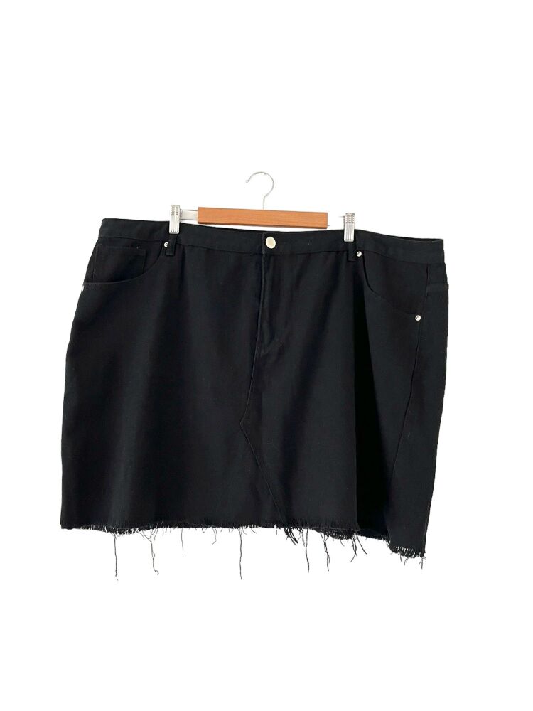 PRETTYLITTLETHING size 26 black denim skirt