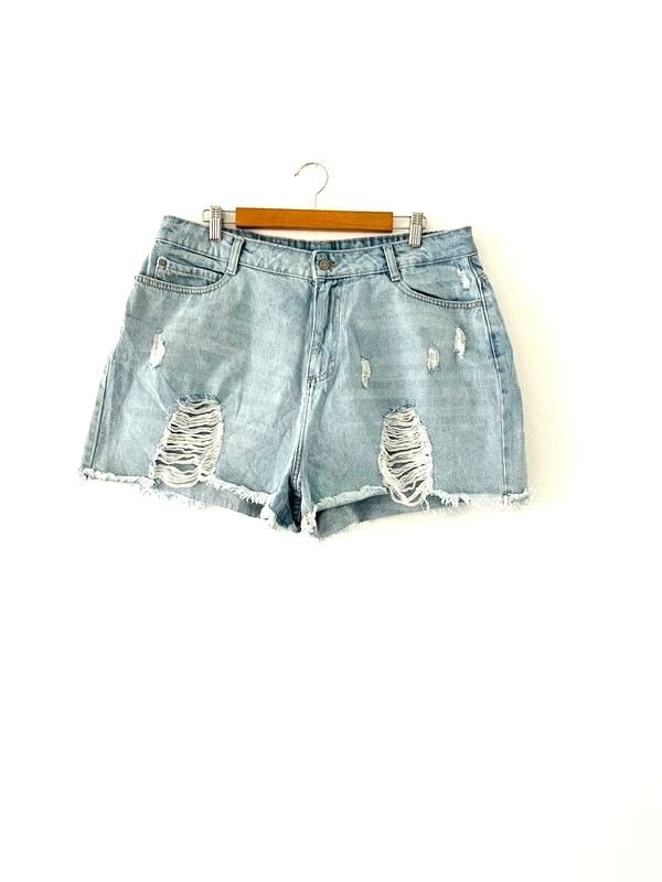 Boohoo size 18 light blue denim ripped shorts