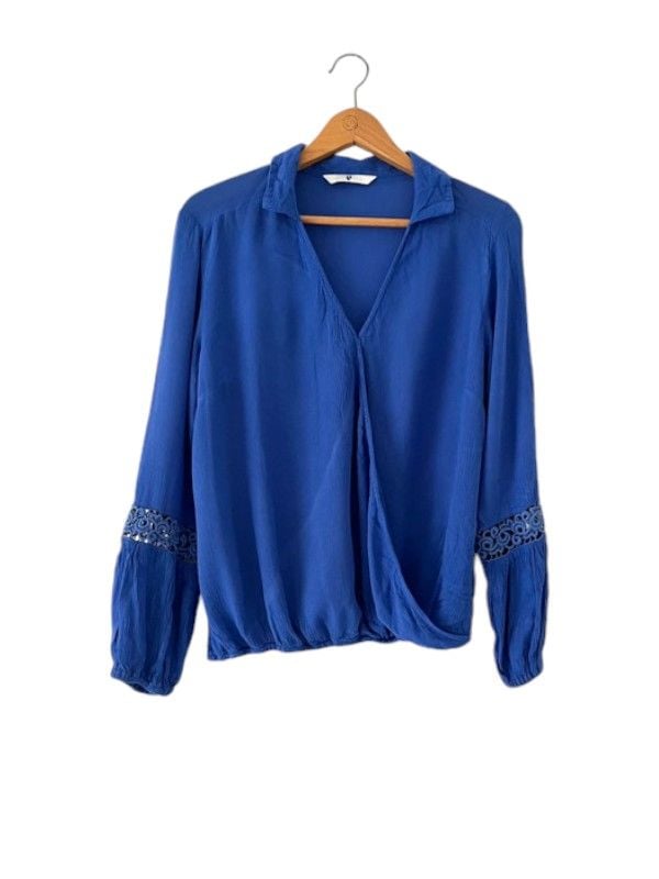 Very size 10 blue long sleeve cross front blouse