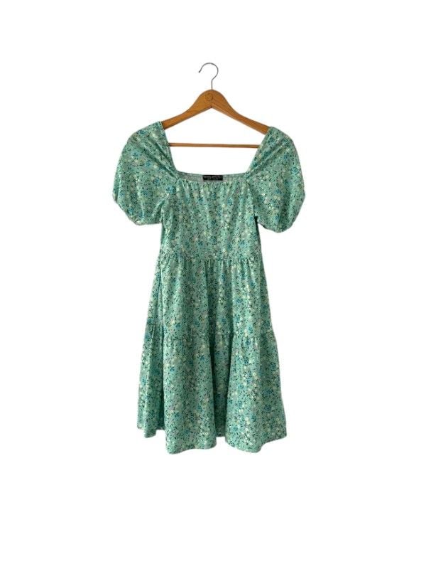 Select size 8 light green ditsy floral short sleeve summer dress