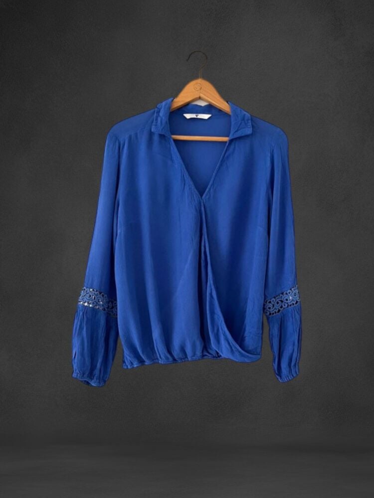 Very size 10 blue long sleeve cross front blouse