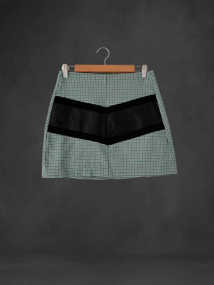 Stradivarius size 8 green & black check mini skirt