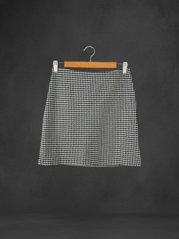 H&M size 8 black 8 white houndstooth skirt