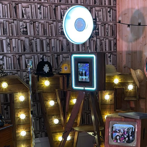 Retro Selfie Pod Hire 