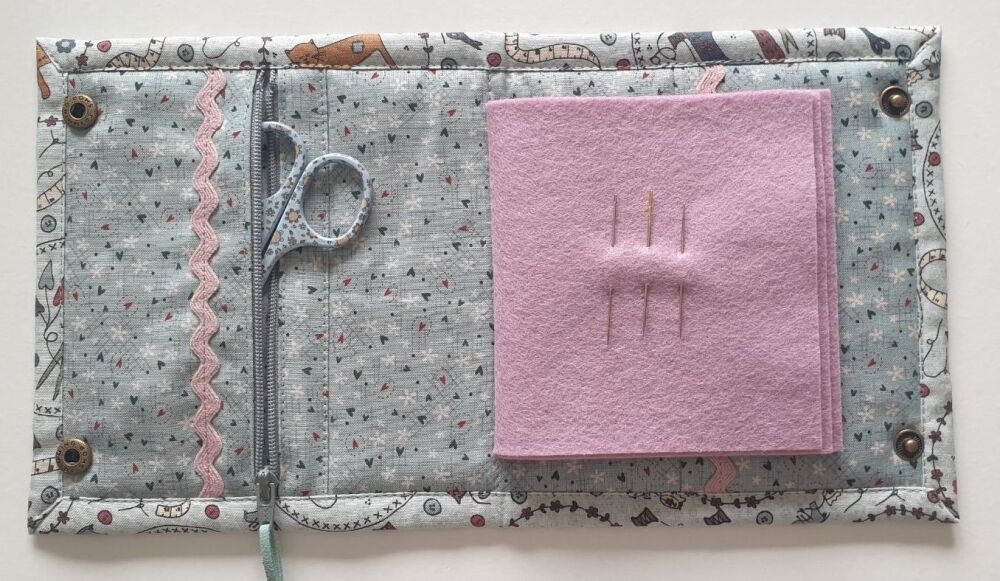 Needlebook/case with notions pockets, 'One Stitch at a Time' by Lynette Anderson