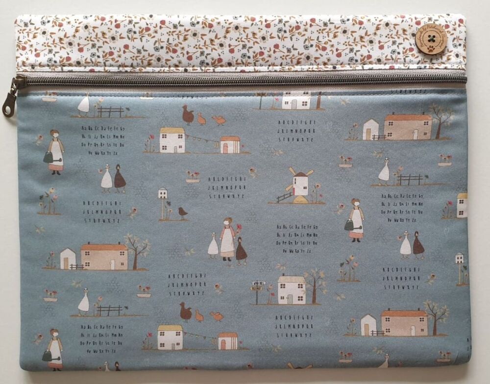 Ready to ship. Little ducks - Petite Jeanne ~ L'Atelier Perdu project bag W14" x H11"