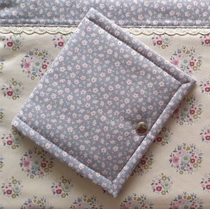 Tilda vintage ditsy floral thread/floss keeper.