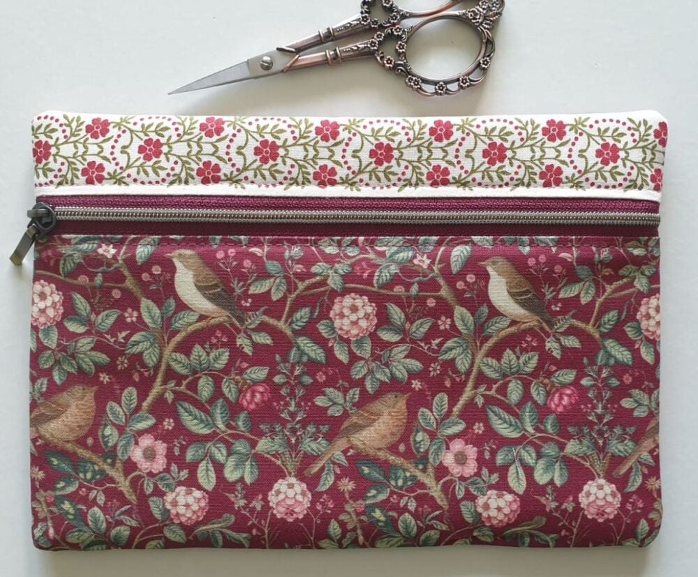 Notions pouch to match Elizabeth Stephenson project bag, HATS fabric.