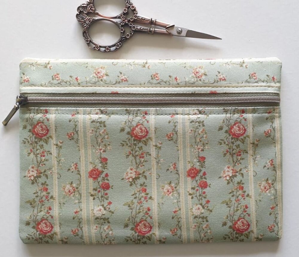 Notions pouch to match Elizabeth Stephenson project bag, HATS fabric.