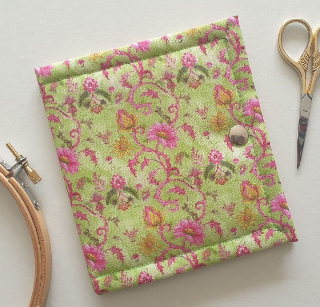 Thread/floss keeper to match Magdalena Outhwaite project bag, HATS.
