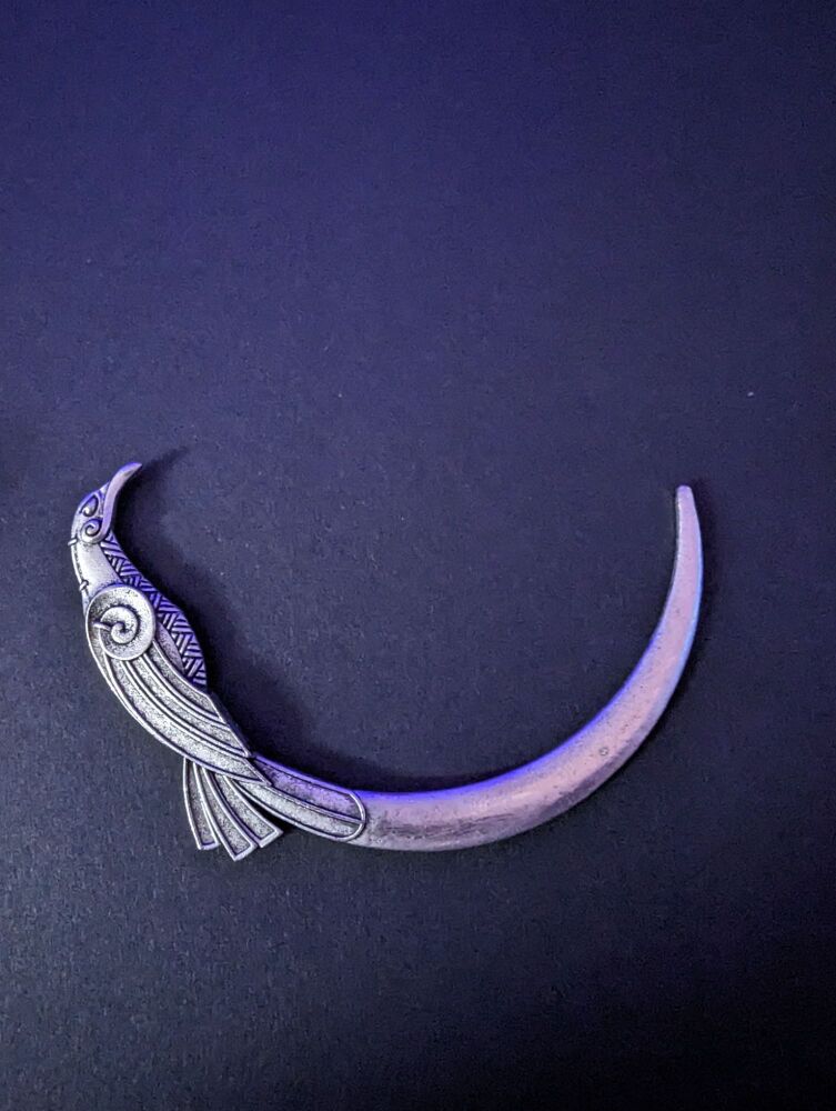 Curved Raven hair pin