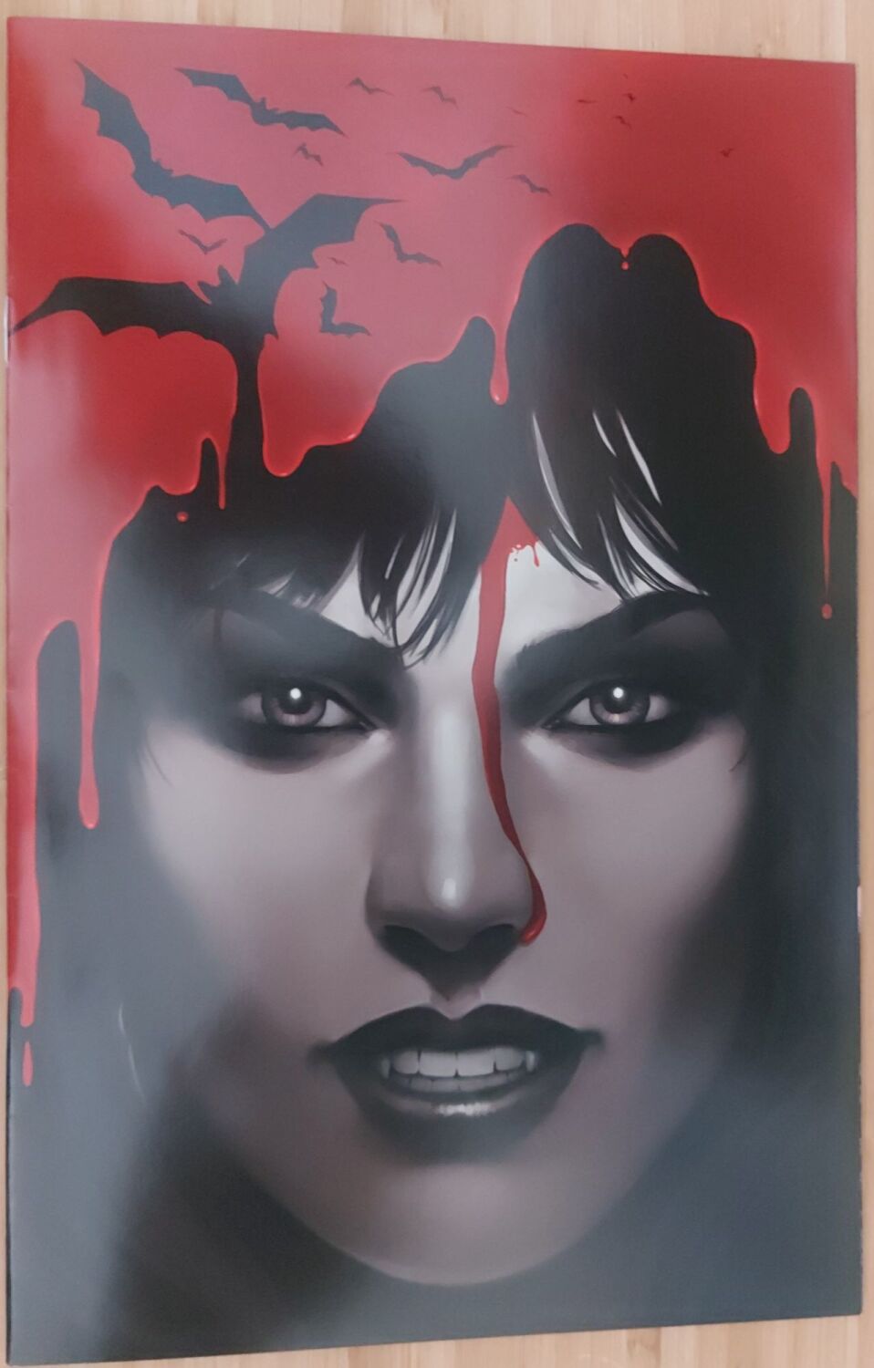 VAMPIRELLA #2 VOL: 1 RARE VIRGIN VARIANT by KEVIC-DJURDJEVIC 2010 - NM 1:75