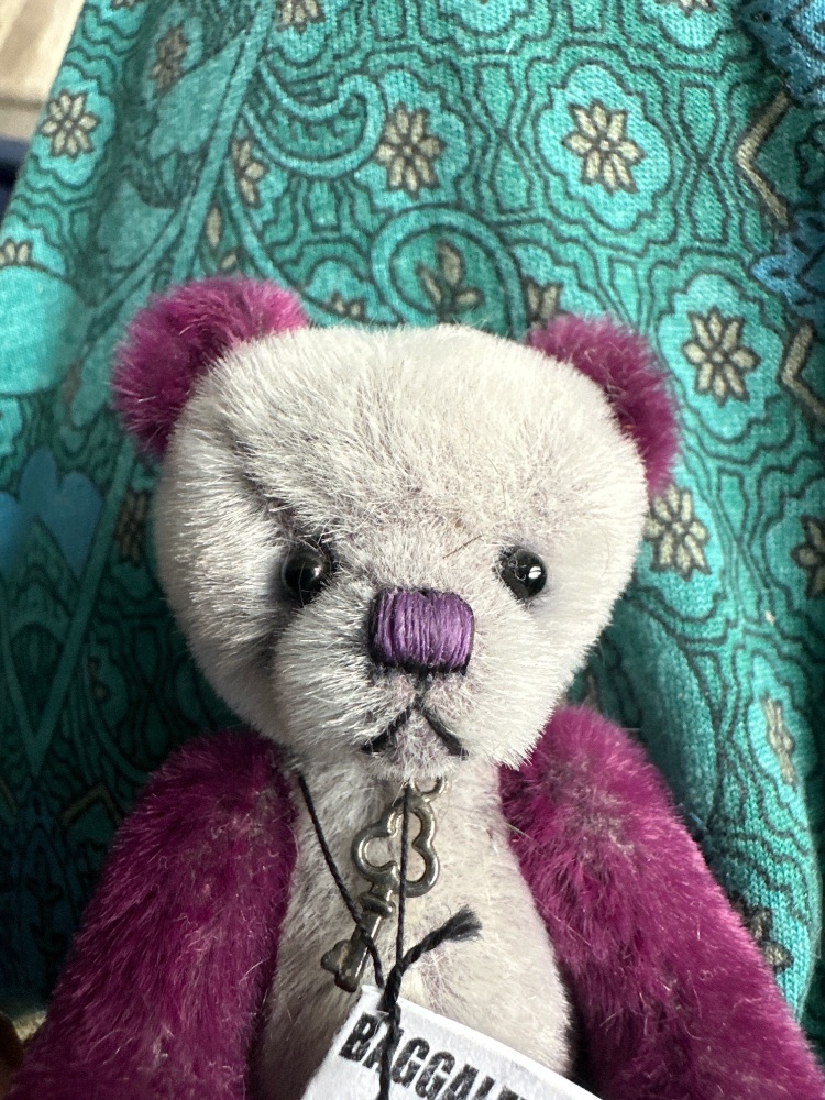Max miniature bear by Baggaley Bears