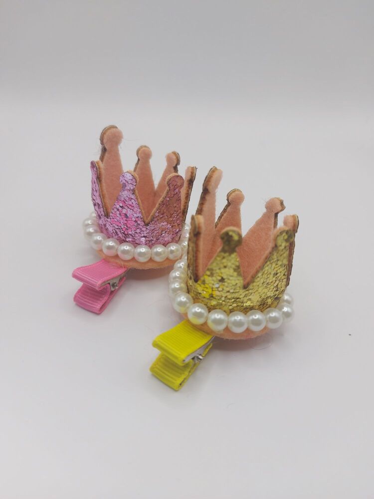 Two crown hair clips for dogs