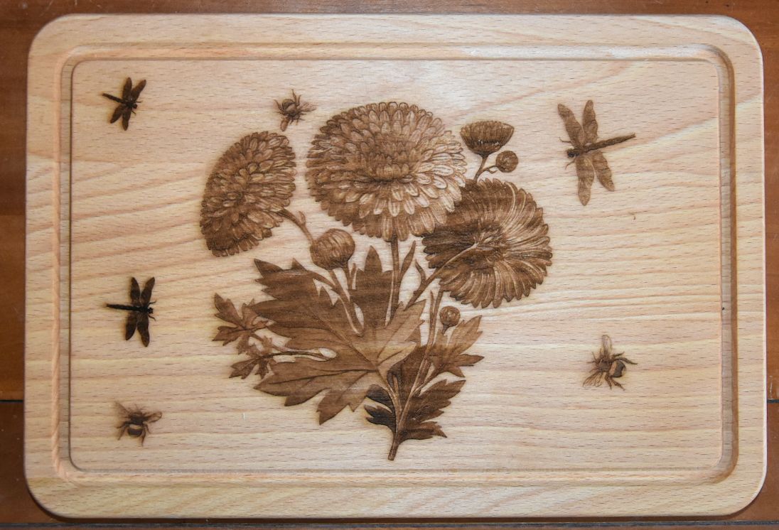 Small chopping board with flowers and bee design