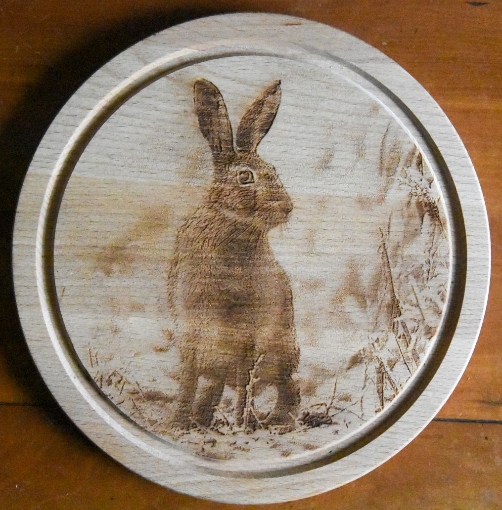 Small round chopping board with Hare design