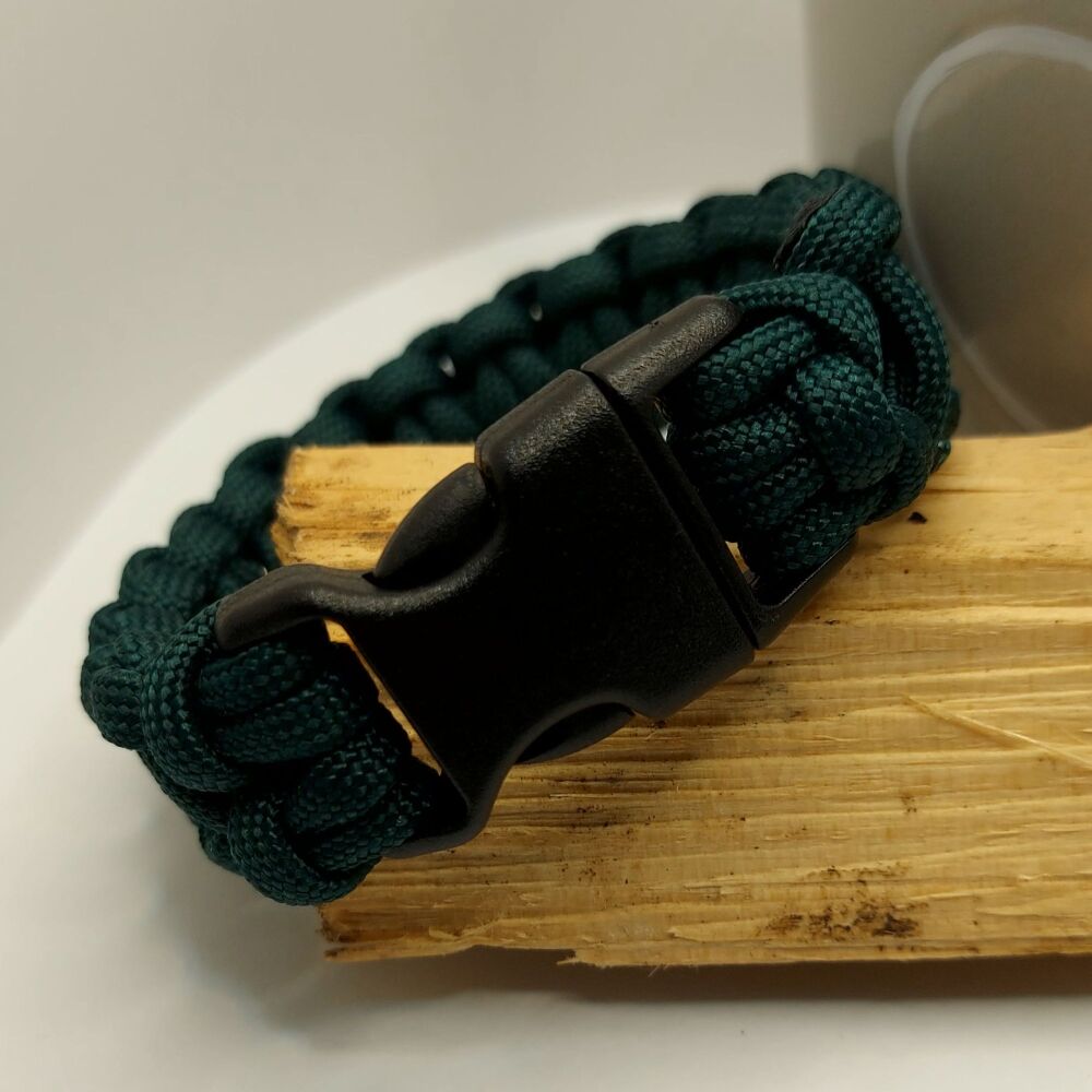 Paracord bracelet