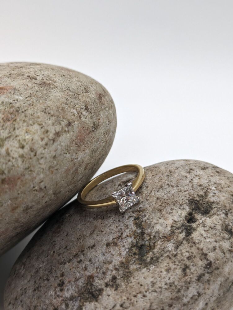 Princess Solitaire 0.80ct VS1 / E